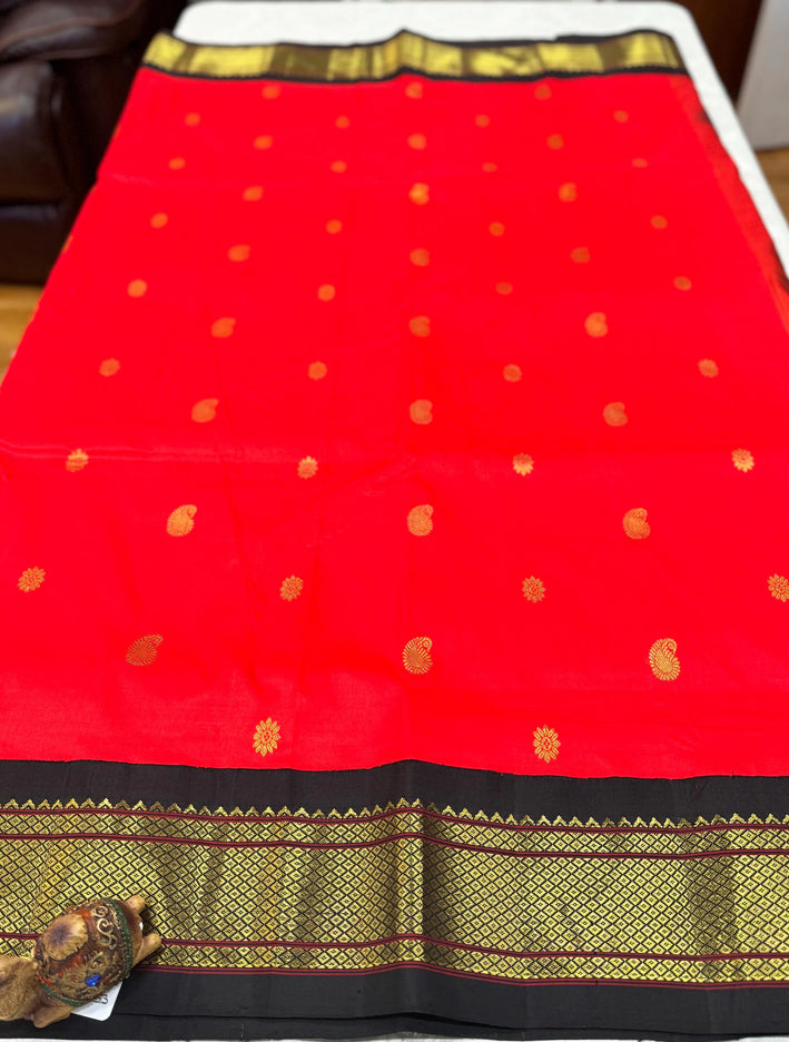 Authentic Paithani from Yeola | 100% handwoven Pure Silk saree |Red with Black border|Kadiyal Maharani|Silk Mark Certified