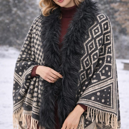 Wool Poncho with Fur Collar / Tassels on the border checks pattern